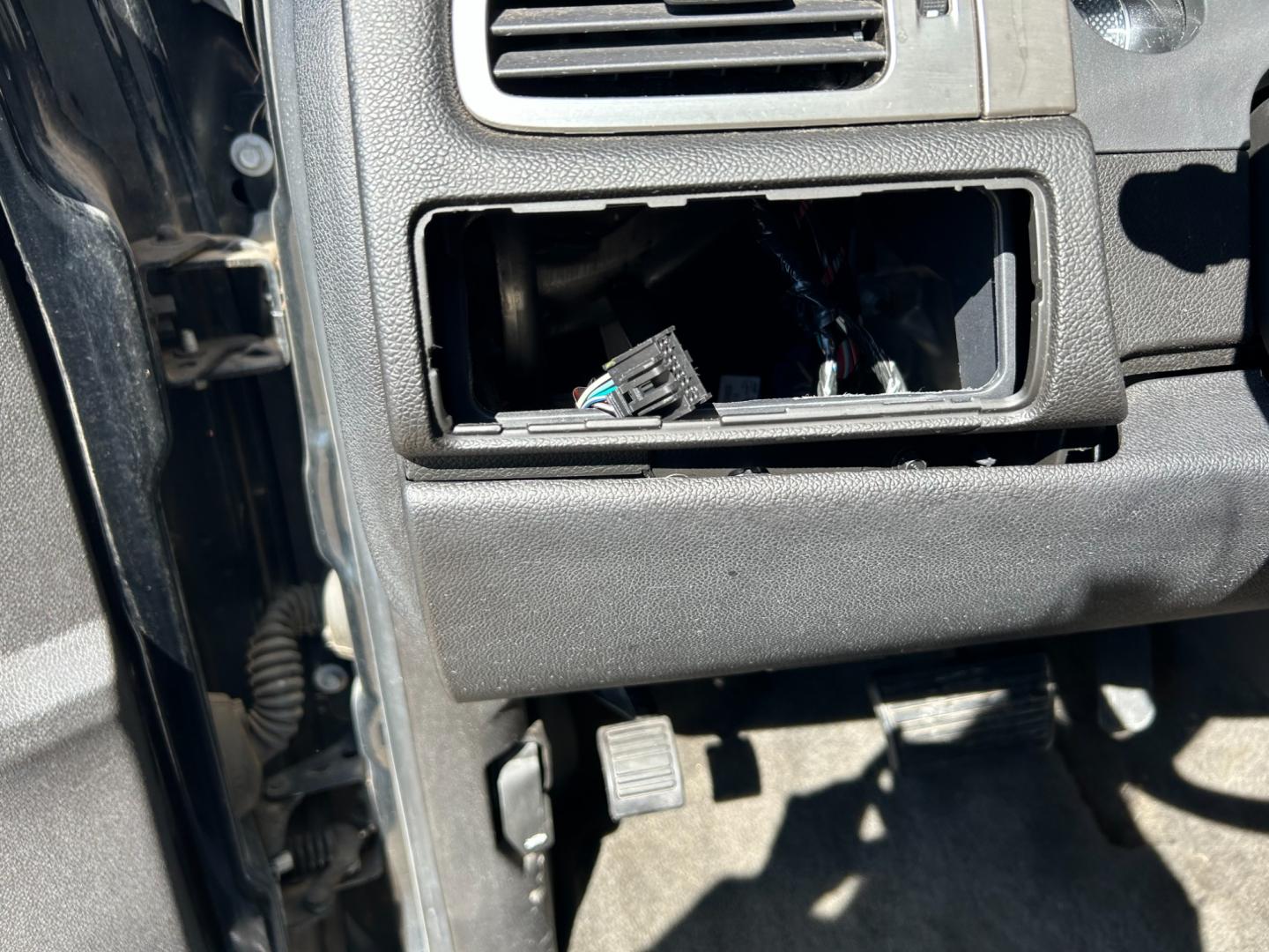 2007 BLACK /BLACK Chevrolet Suburban LS 1500 4WD (3GNFK16377G) with an 5.3L V8 OHV 16V FFV engine, 4-Speed Automatic Overdrive transmission, located at 17760 Hwy 62, Morris, OK, 74445, (918) 733-4887, 35.609104, -95.877060 - Photo#33